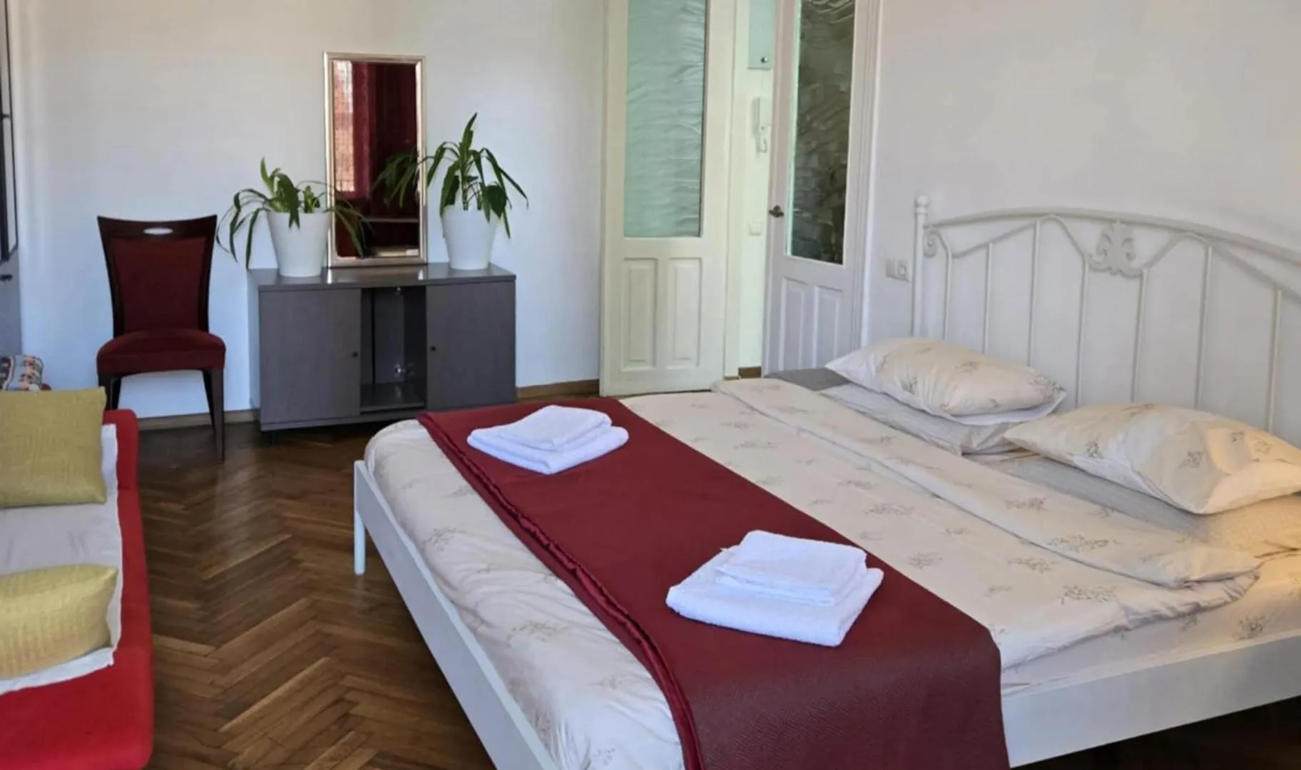 Cozy Home Office In Vake Tbilisi Apartament